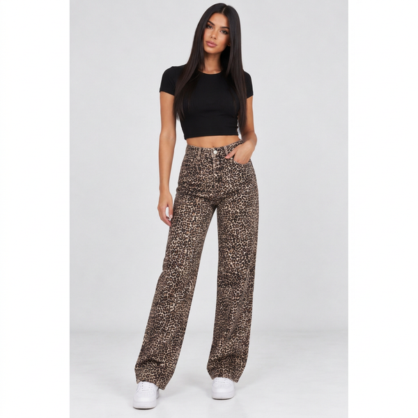 Ολόσωμη φωτογραφία Leopard denim σε τετράγωνο πλαίσιο