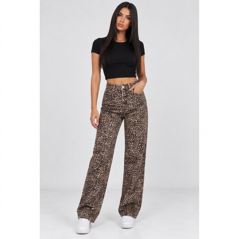 Ολόσωμη φωτογραφία Leopard denim σε τετράγωνο πλαίσιο
