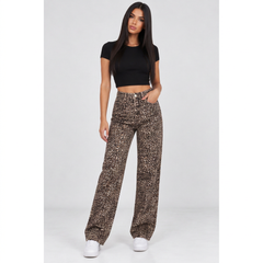 Ολόσωμη φωτογραφία Leopard denim σε τετράγωνο πλαίσιο